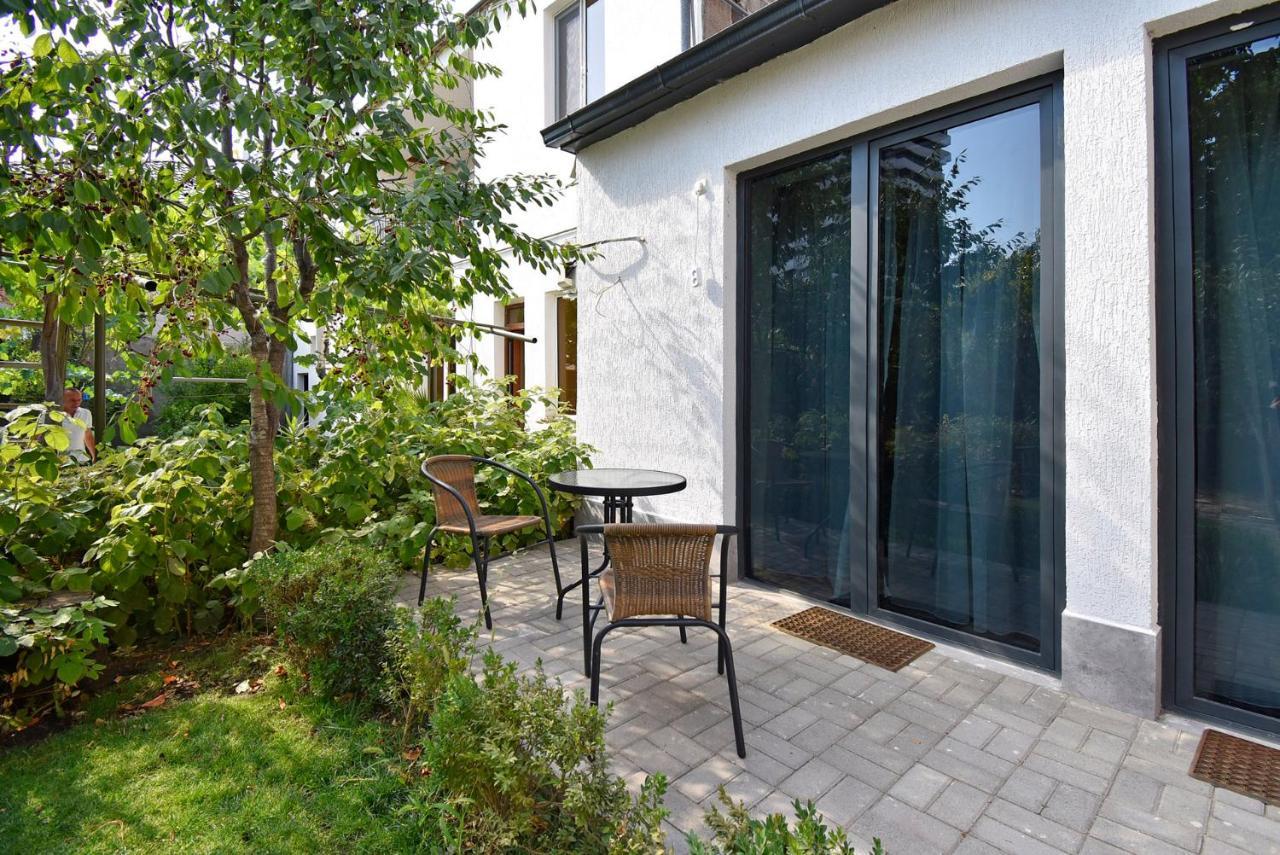 The Nut Guest House Jerevan Exteriör bild