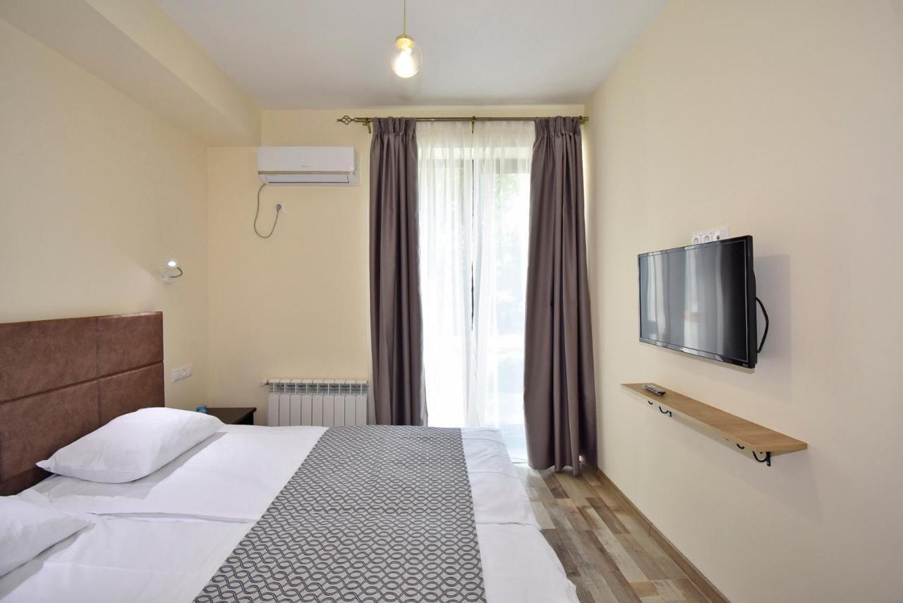 The Nut Guest House Jerevan Exteriör bild